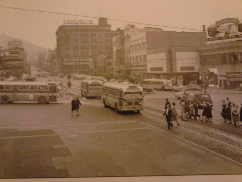 5th & Penn 1950    Whats the mystery bus.jpg