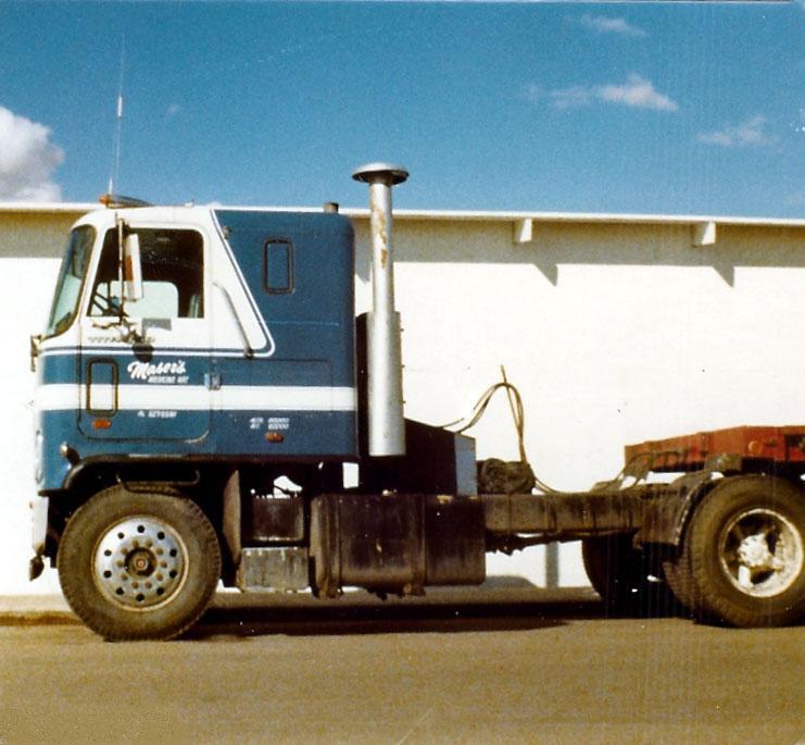 Chevy Titan 90 white blue.jpg