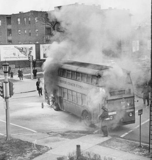photo-chicago-howard-and-sheridan-double-deck-bus-fire-double-deckers-still-in-service-note-light-pole-traffic-light-on-left-not-much-for-disaster-ima.jpg